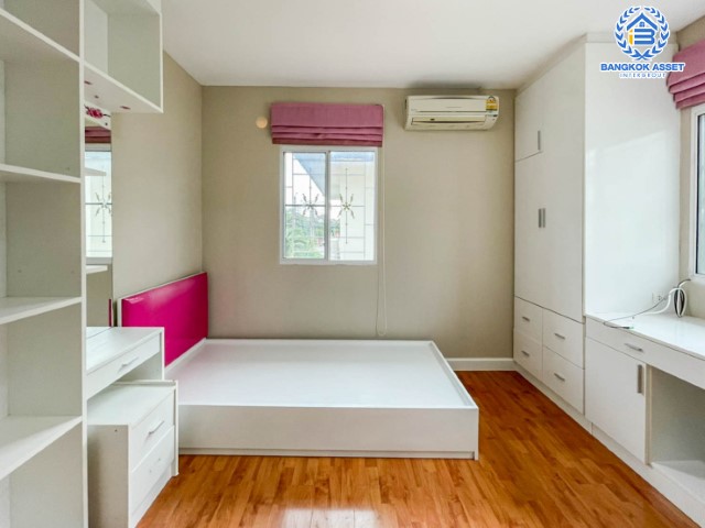 *****บ้านเดี่ยวมือสองนนทบุรี แบรนด์พฤกษา ม.ภัสสร7 รัตนาธิเบศร์ ถนนเมน! เนื้อที่ 60.1 ตร.ว. ฟังก์ชั่น 3 ห้องนอน 3 ห้องน้ำ ตกแต่ง Built-in ทั้งหลัง!  บนทำเลดีที่สุด ติดถนนใหญ่ เพียง 400 ม. จากรถไฟฟ้าสถานีบางพลู ใกล้เซ็นทรัลเวสต์เกต